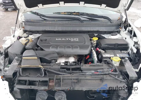 2015 Jeep Cherokee Latitude z USA, uszkodzony, nr VIN 1C4PJMCB0FW744235